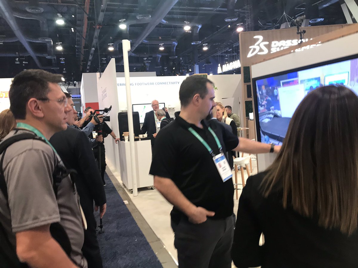 onemarketer's tweet photo. Attendees getting an overview of the future of mobility @Dassault3DS #CES2020 https://t.co/xDj94YLJ6p