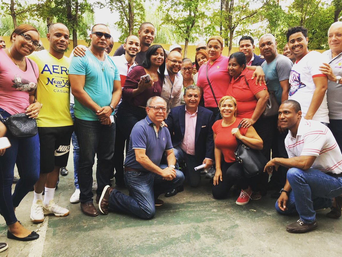 Valera_RD1's tweet photo. #RedDeJovenesConGustavo 
Jovenes de la C_3 del D.N nos identificamos con el legislador GUSTAVO SANCHEZ. 
#PLD @PLDenlinea https://t.co/rQGvuGKjyE