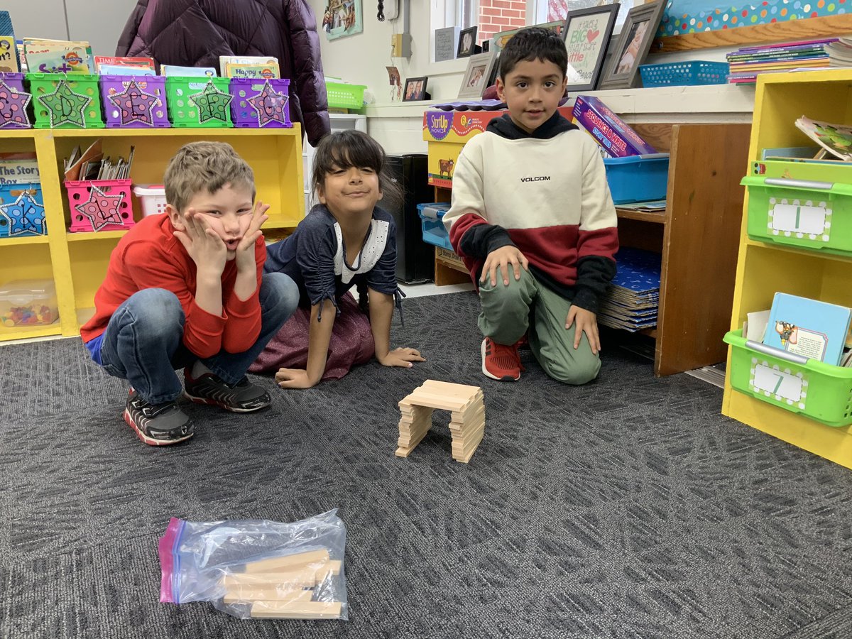 FrankSlabaugh's tweet photo. Always enjoy my Tuesday’s when I get to work with students to build and create. #mphawks https://t.co/lopfwSxbeX