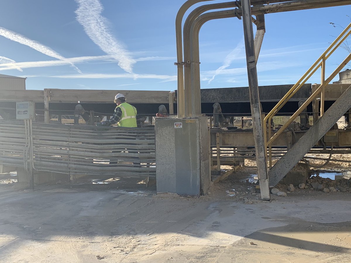#safetyweek <a href="/CEMEX_USA/">Cemex US</a> Brooksville Leadership Team in action making housekeeping a priority!  A clean plant is the starting point for a safe plant!