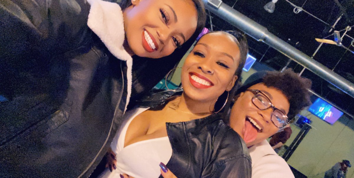 NeshMerritt's tweet photo. When yo cousins support you in all things #issagang π€πΎπ€πΎπ€πΎ #cousingoals #redlips πππ https://t.co/kW9DdhCIdv