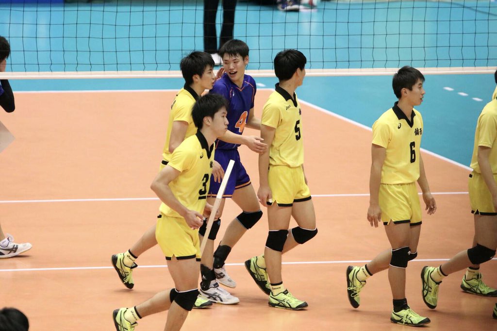 taitojiro's tweet photo. いやー、俺ら本当に大きくなったなあ
※身長ではありません。
顔つきも大人になって
バレーボールで繋がれるってこんな素晴らしいことないと思った https://t.co/mtOySAFIt5