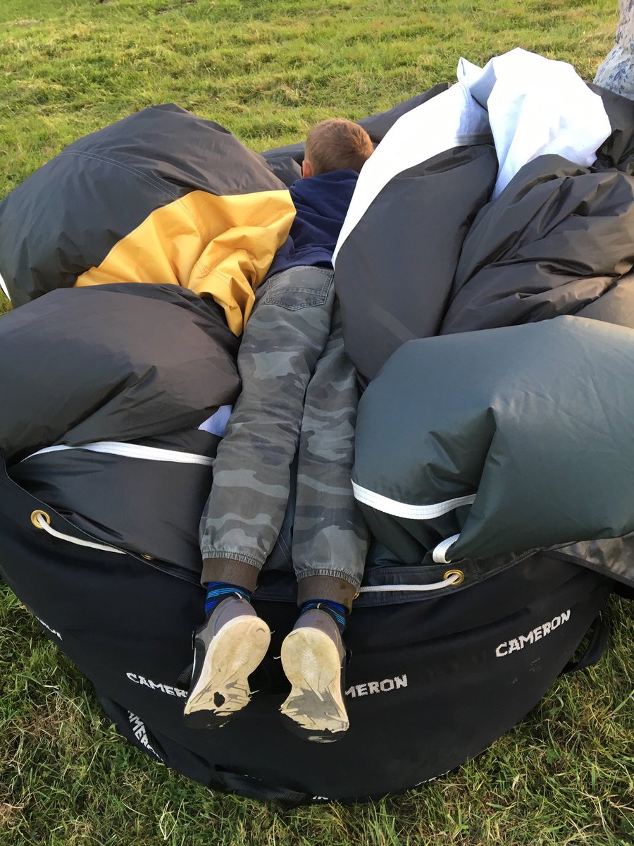 BristolBalloons's tweet photo. Kids love Ballooning..They love the outdoors, fresh air, adventure, packing challenge #notgoing #untilitsaway #bitmoretogo π and they get to meet the landowner..#myland #nothis #askthedog #ballooningkids #newadventures #newfriends #familytime #bringthekids https://t.co/P2cxhudz0T