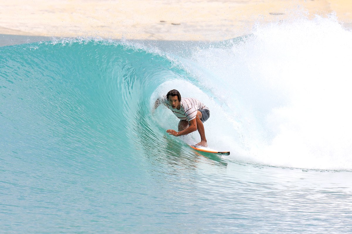 Surf_Lakes's tweet image. Jay Occhilupo hides from the sun in a perfect barrel during recent test days at the Surf Lakes R&amp;amp;D site. We are expecting a huge 2020! Stay tuned...

#surflakes #5waves #perfectbarrel #wavepool #wavemachine