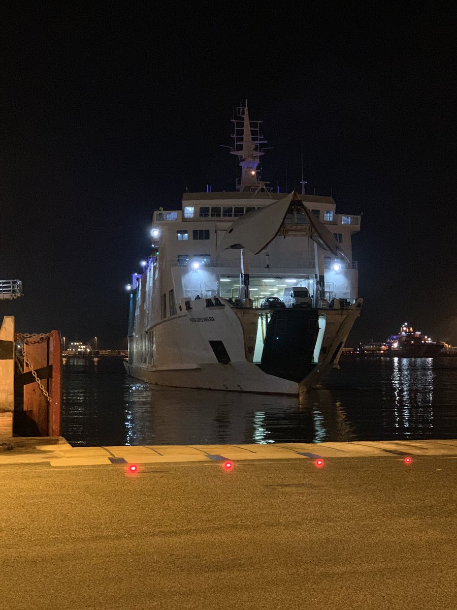 leyreAllende's tweet photo. El buque Poeta Lopez Anglada atracando en @PuertoAlgeciras Vamos a por otra campaña más. #secondengineer #marineengineer https://t.co/rQ7DrpCHzZ