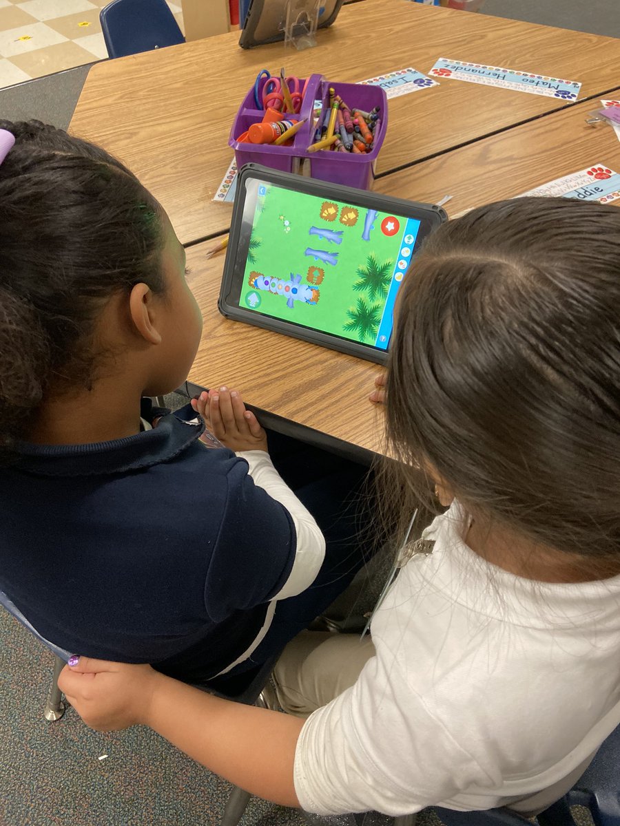 MrsMayberryPreK's tweet photo. PreK loves being techy & coding with a friend. #cubscode #hourofcode @cfbdls @librareprincess @CentralCFB https://t.co/qbZOg00Bwn