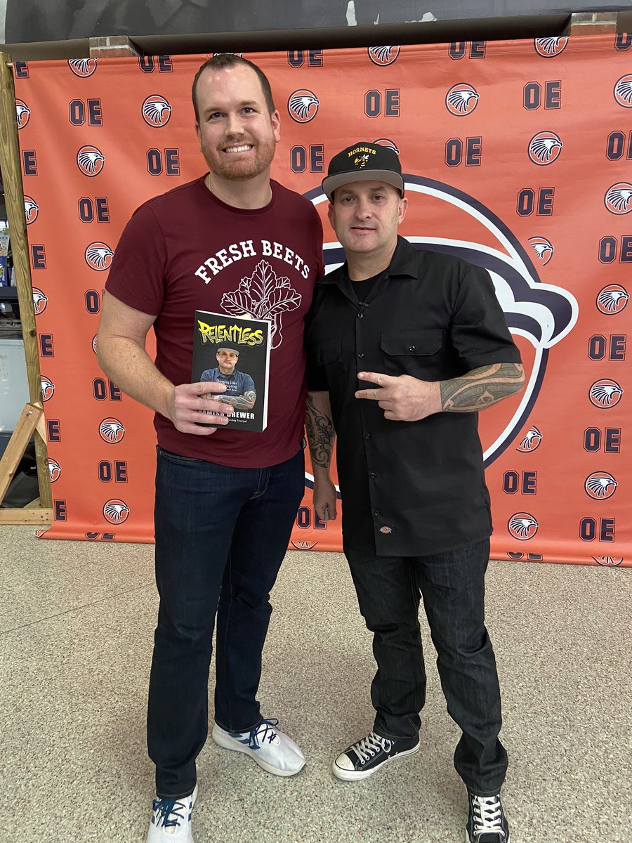 TESBowers's tweet photo. Awesome day getting to meet @brewerhm! Thank you for bringing your passion to @olatheschools. Canโt wait to be #relentless, show that love, and live the legacy when the kids come back tomorrow! #OlatheLearningToShare !
#dbcincbooks #tlap https://t.co/8FPAK1q7gH