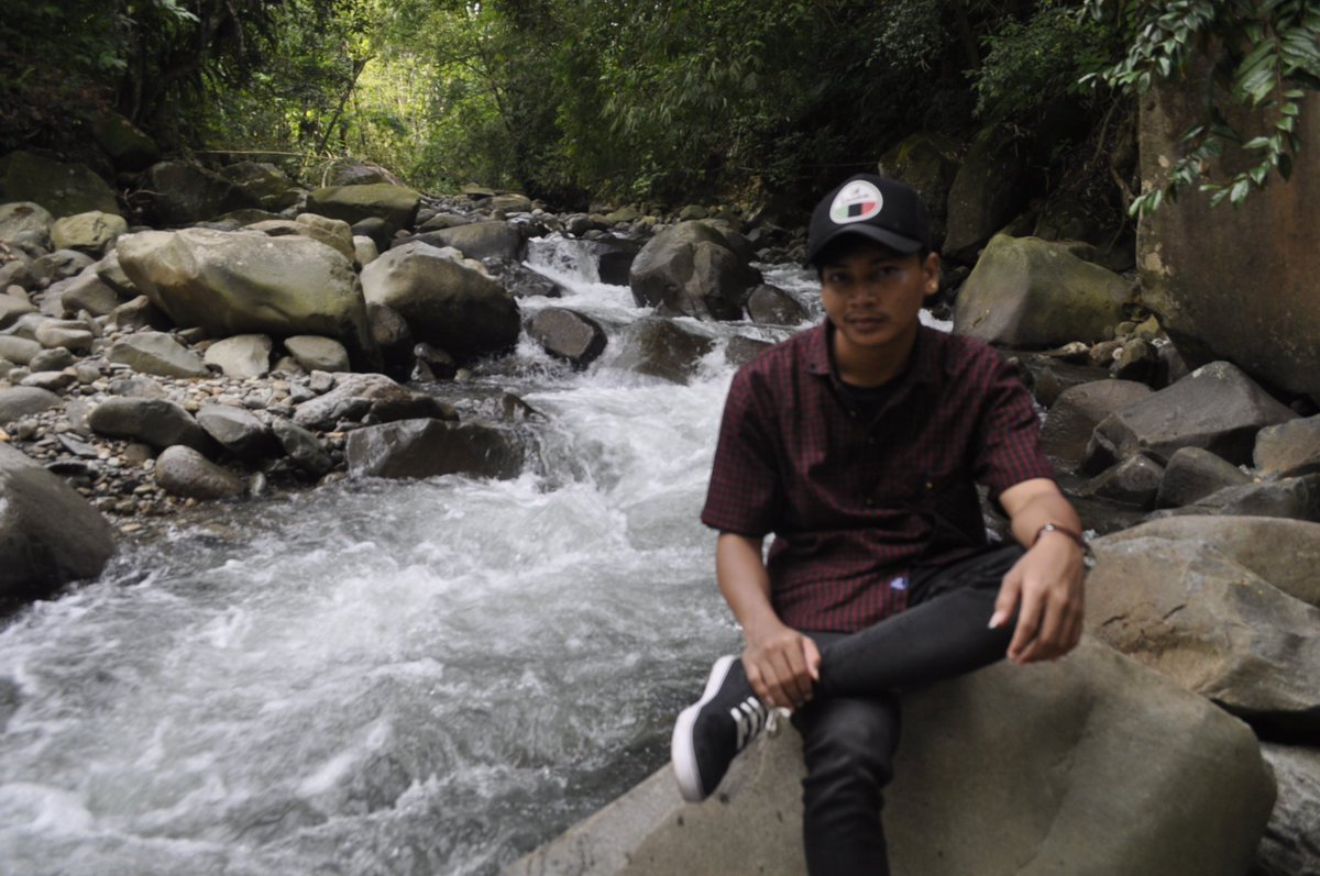 MarleyReboy's tweet photo. Guwa tidak ada yang nge follow 
Apa guwa kurang ganteng 
#yutuber #tweetpertamaku  #TweetFiersaBesari #ArtisIndonesia #JombloBerkelas #calonartis
#besokketemujodohya #bandung #medan #reboymarley #bucin #birojodoh #calonsarjanah #bucin #anaksma  #AnakSekolah #lawak #vcsberbayar https://t.co/J5z7q3wL89