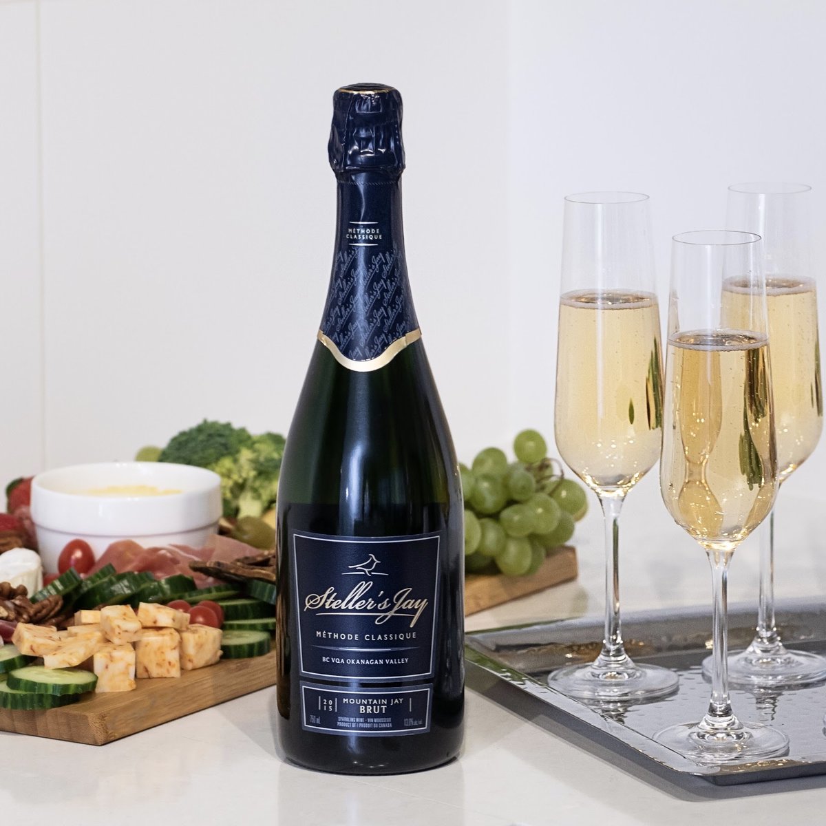 At Steller’s Jay, we believe in continuing the celebrations throughout the year! What’s your favourite food and bubbles pairing? 🍾