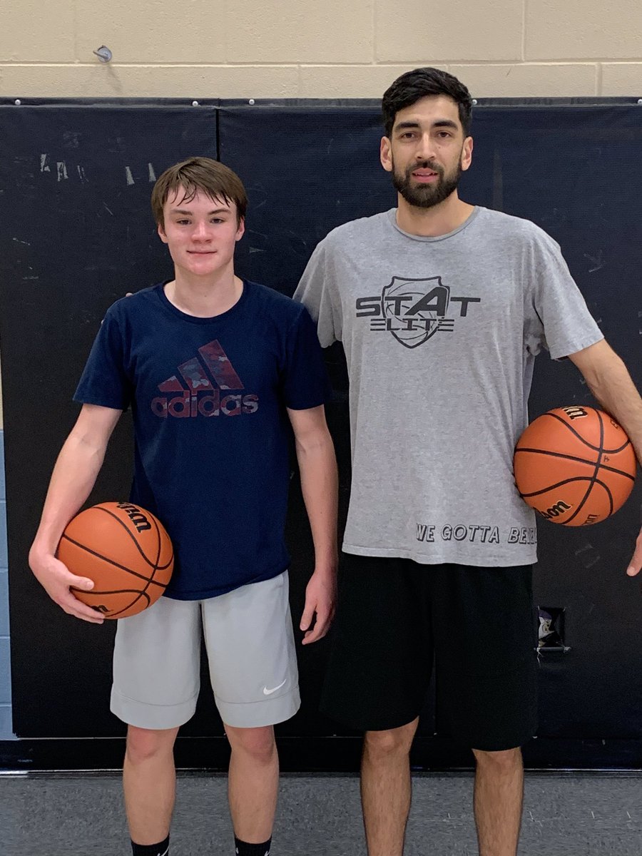 stat_elite's tweet image. Coach Jimmy been getting in the lab also!!! We working over here!!! #STAT @drewbrasher_15 👀🏁🏀💯 #BackInTheLab #STATFamily #TrustTheProcess #StatELITE #BasketballTrainer #statpro #WeBelieve #basketball