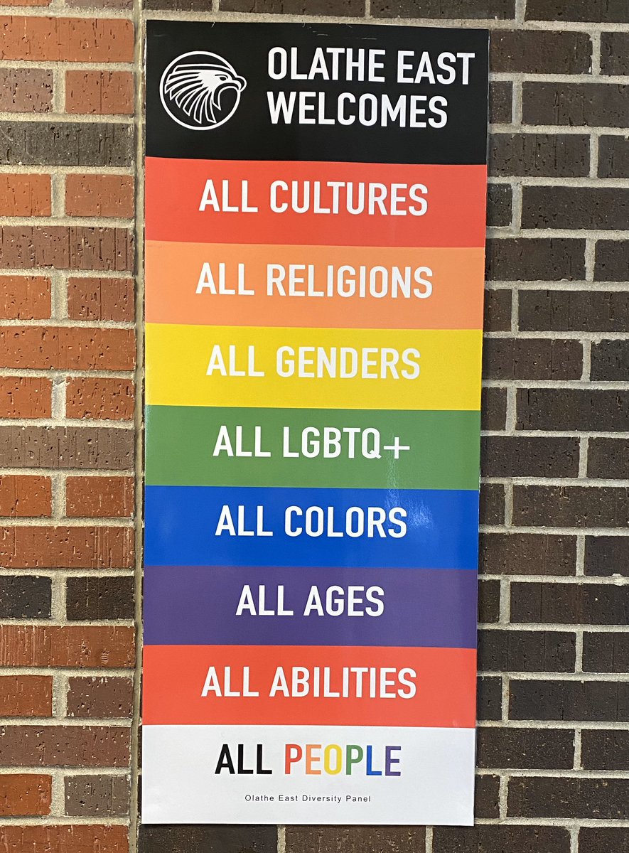 OlatheSouthLMC's tweet photo. Well done @OlatheEastHawks . I loved seeing this today during #OlatheLearningToShare https://t.co/uAHfR3zXeS