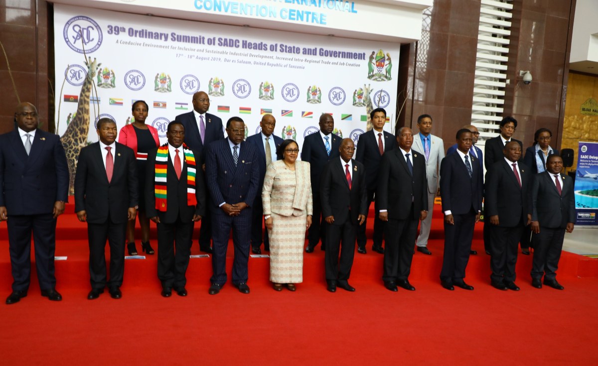 Awamu_ya_6's tweet photo. Rais MAGUFULI ambaye ni Mwenyekiti wa SADC alibeba ajenda ya KISWAHILI kuwa ni lugha iliyofanikisha ukombozi Kusini mwa Afrika na hivyo Mkutano wa 39 wa Viongozi Wakuu wa nchi za SADC kuamua kuingiza lugha ya Kiswahili kuwa lugha ya nne rasmi katika nchi 16 za SADC.
#TanzaniaYetu https://t.co/SHazeETmKa