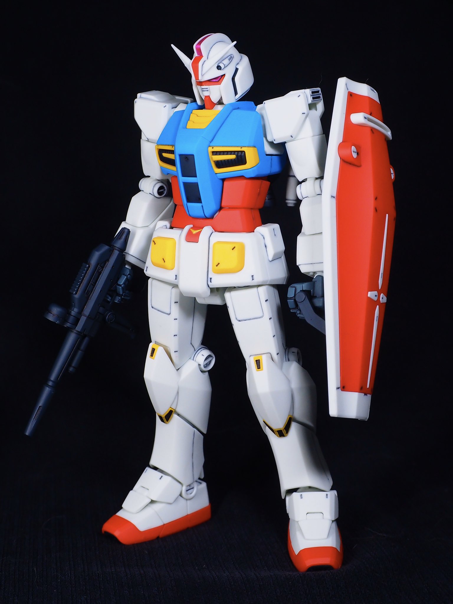 村里 壮二郎 村里屋店主 G40完成 ガンダムマーカーの流し込みスミ入れペンとシャーペンでスミ入れとガンダムマーカー メタリックピンクでの部分塗装後スーパースムースクリアつや消しスプレーでコーティングした簡単フィニッシュで製作しました