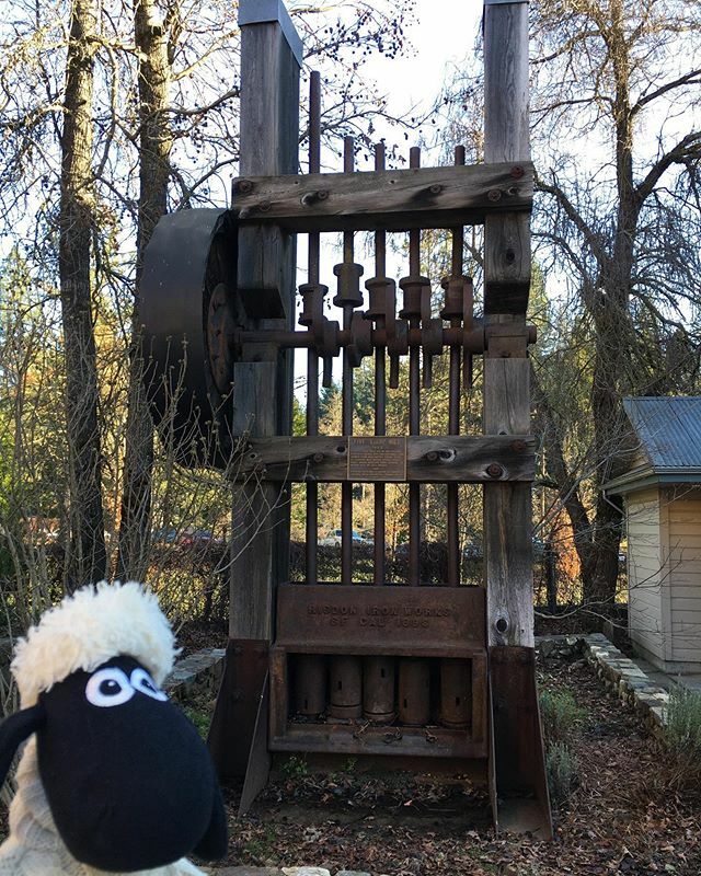 Annettehelen's tweet photo. I think itβs some kind of a stomping machine?!? #oldtools #whatdoesitdo #plushiesofinstagram #shaunthesheep https://t.co/hanKeO55FP https://t.co/wt2BGDUJ7c