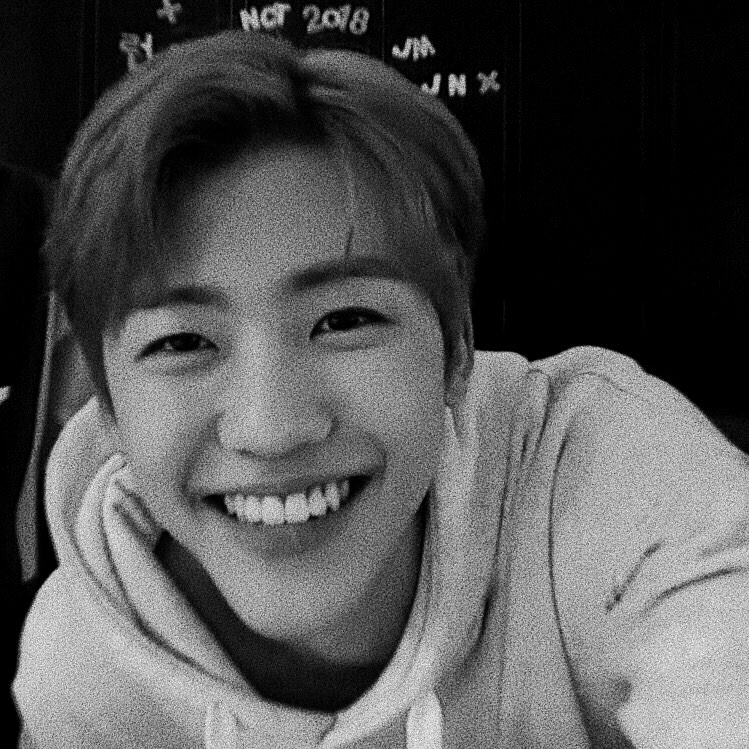 daggrys's tweet image. esse garoto lindo aqui com o sorriso mais perfeito do mundo é o amor da minha vida toda e eu não vivo mais sem ele, é isto. te amo muitão, meu ursinho 🥺❤️