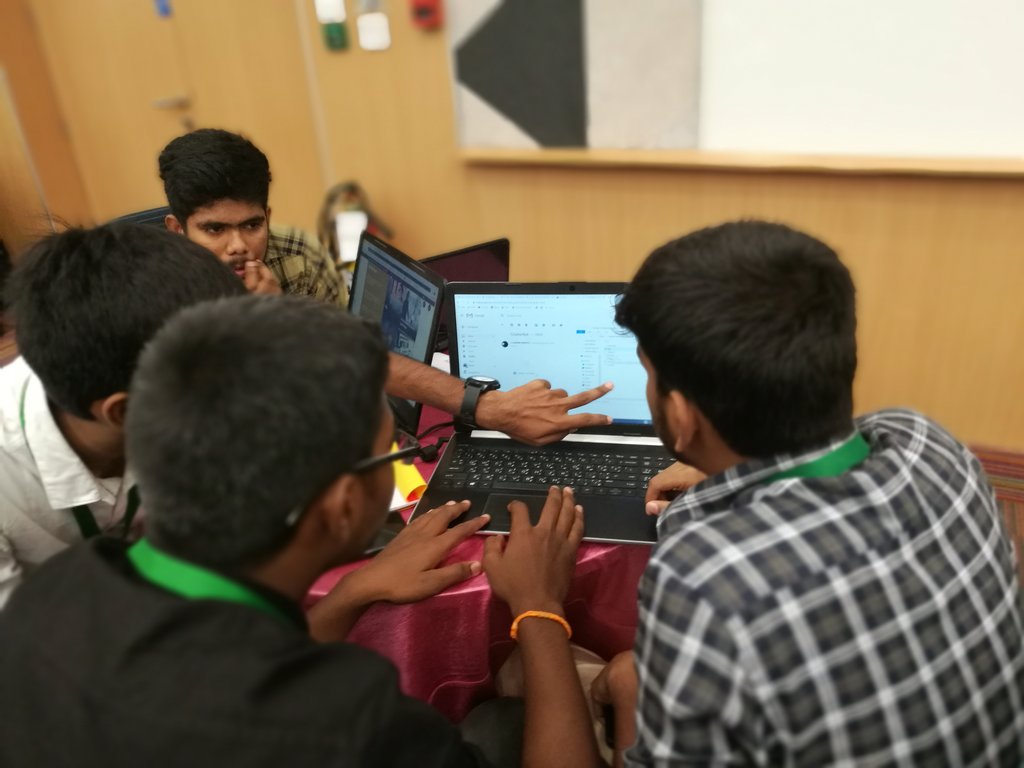 ImtheVB's tweet photo. [2] Young minds started hacking in College hackathon at Infosys Chennai  #Infydiaries #ChennaiDC #T20Hack #InfyChennaiDC #LifeAtInfy #InfosysHackathon @Infosys @InfosysEvents @LifeAtInfy @InfyChennaiVoY @ms_suryanarayan https://t.co/2mTpiEHTTv