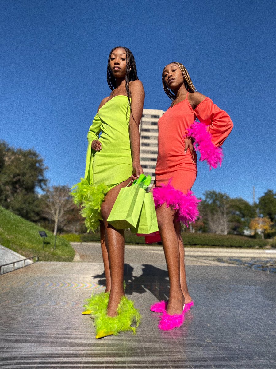 Themasontwinz1's tweet photo. ✨Rich Girl$✨ 

Wearing the ICONIC: @vbrclothing💫 https://t.co/NLey26Ww9n