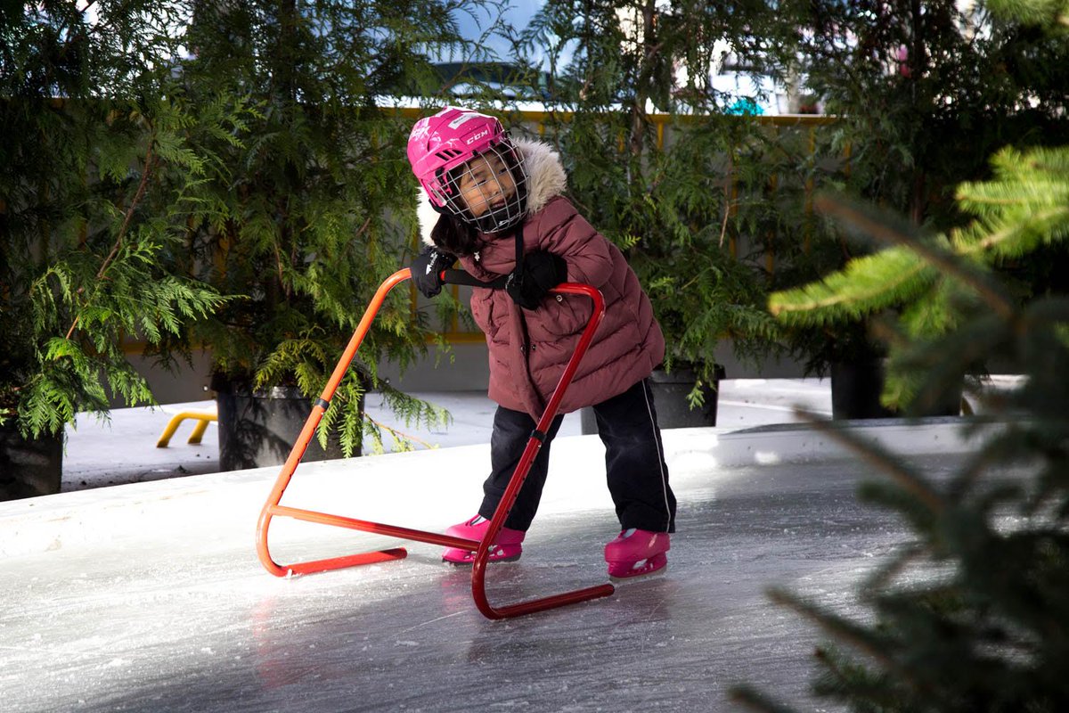 CityOfNorthVan's tweet image. Wow! 😲 Over 11,000 people have skated at the Shipyards Skate Plaza since opening day! Are you one of them? cnv.org/skateplaza ⛸️#NorthVan
