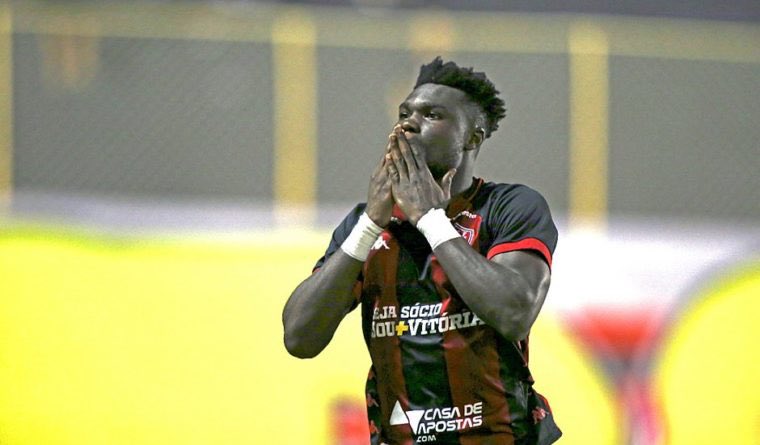 FichajesEc1's tweet photo. Jordy Caicedo, delantero ecuatoriano del Esporte Clube Vitória esta cerca de convertirse en el nuevo refuerzo del Cruz Azul. https://t.co/pcbTAG6feF