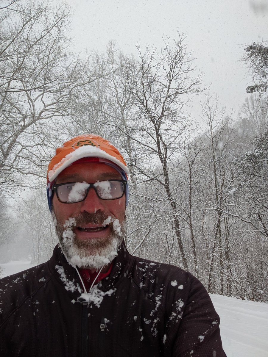 eroyal310's tweet image. Snow day run... #getoutandrun #runnersrun