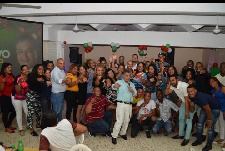 robertlapaex's tweet photo. Estamos siempre juntos hasta el final #RedDeJovenesConGustavo #RedDeJovenesConGustavo #RedDeJovenesConGustavo @GustavoSanchezq @Farideraful @PLDenlinea @SigaElpidio @ListinDiario @temomontas @BDiputadosPLD https://t.co/OF8K1m09db