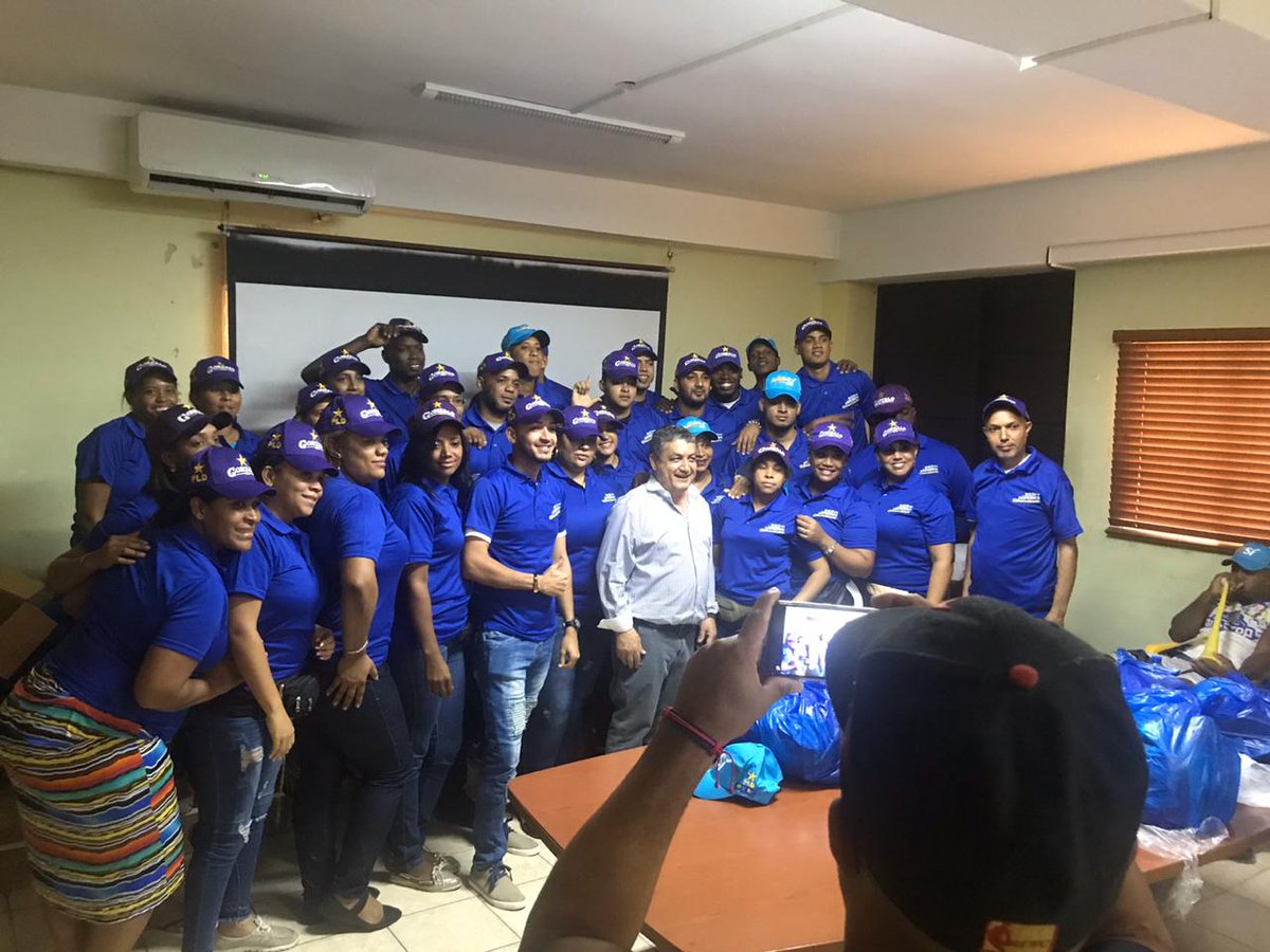 robertlapaex's tweet photo. Estamos siempre juntos hasta el final #RedDeJovenesConGustavo #RedDeJovenesConGustavo #RedDeJovenesConGustavo @GustavoSanchezq @Farideraful @PLDenlinea @SigaElpidio @ListinDiario @temomontas @BDiputadosPLD https://t.co/OF8K1m09db