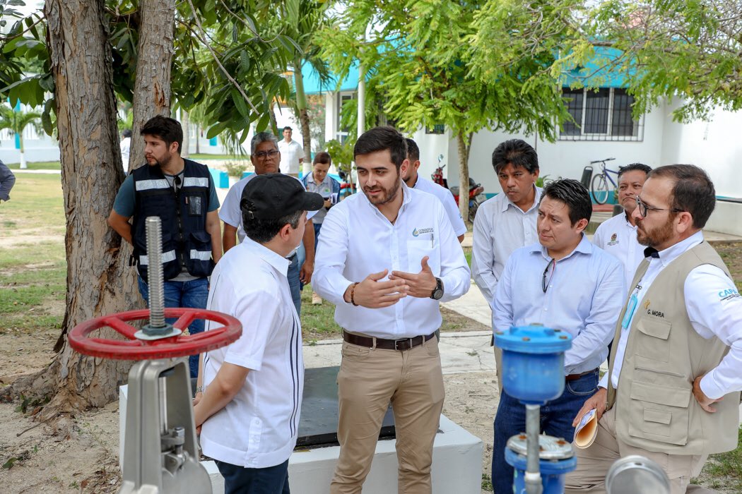CAPAQRoo's tweet photo. En la colonia Arboledas de #Chetumal, el gobernador @CarlosJoaquin visitó el cárcamo de bombeo de aguas residuales No. 8 que se rehabilitó con recursos del Programa de Devolución de Derechos #PRODDER en acción conjunta del @GobQuintanaRoo con @conagua_mx en materia de saneamiento https://t.co/Fwoi3SpVZC
