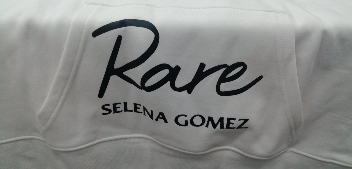taylenasdreamer's tweet photo. Mutuals, mande a hacer un hoddie por el lanzamiento ๐ฅบ
Enserio estoy super feliz por el regreso del amor de mi vida โค๏ธ
#3DaysForRare https://t.co/qoOsONphje
