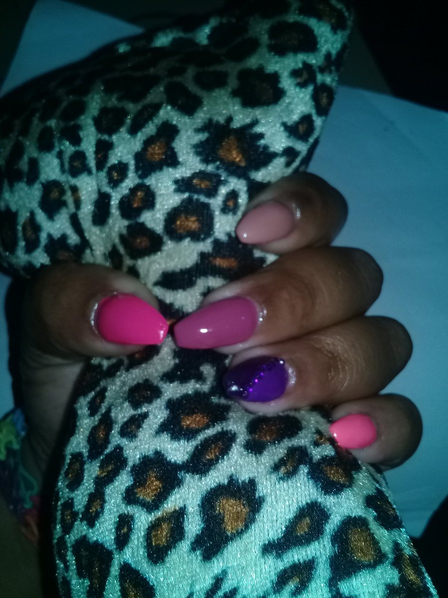 CadejhaGeorge's tweet photo. I just finish doing my nails https://t.co/89RvrB62cX
