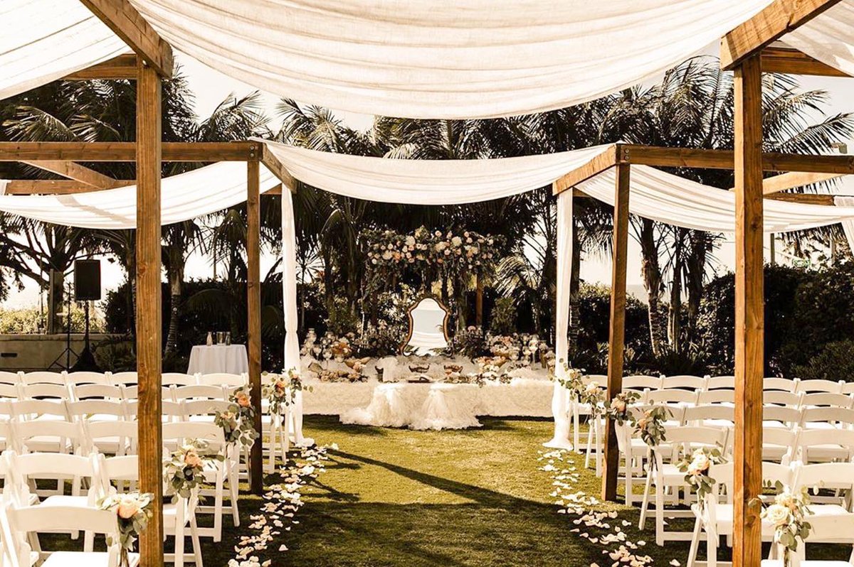 capereycarlsbad's tweet image. SO much magic in the details!
Are you following @capereyweddings on Instagram to see more? instagram.com/capereywedding…

Photography: @tminspired
Coordination: @hollykalkinweddings 
Floral Design: Ruby Bloom
Rentals &amp;amp; Decor: @ConceptsEventSD
Venue: @capereycarlsbad #weddings