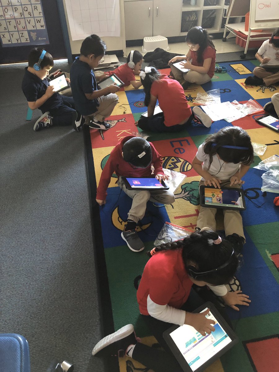 MsDeLeon_CFB's tweet photo. Coding fun!! #hourofcode #cubscode @librareprincess @CFBISD @CentralCFB https://t.co/yvp9Mag4X3