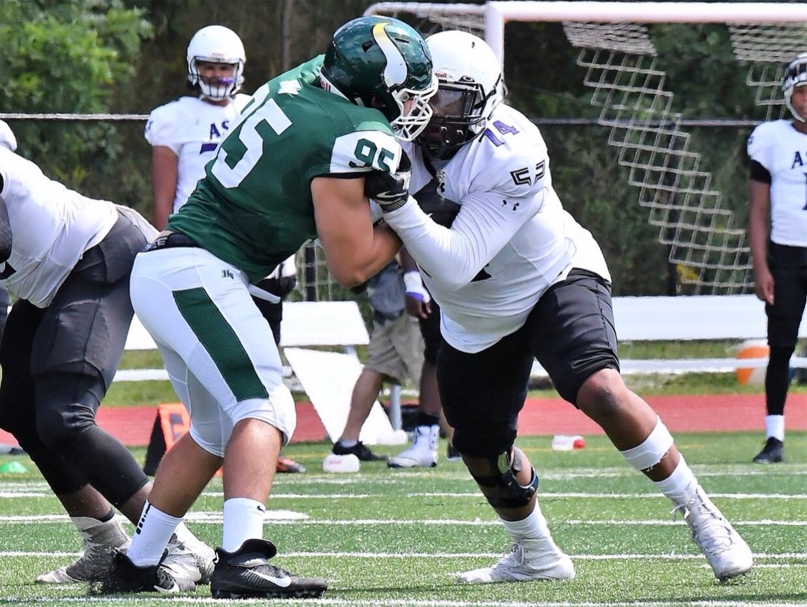 @money_team_71 JUCO OL 6’3 315 C/O 2020(May Grad) <a href="/AsaAvengers/">ASA Brooklyn Football</a> HL hudl.com/video/3/468238…