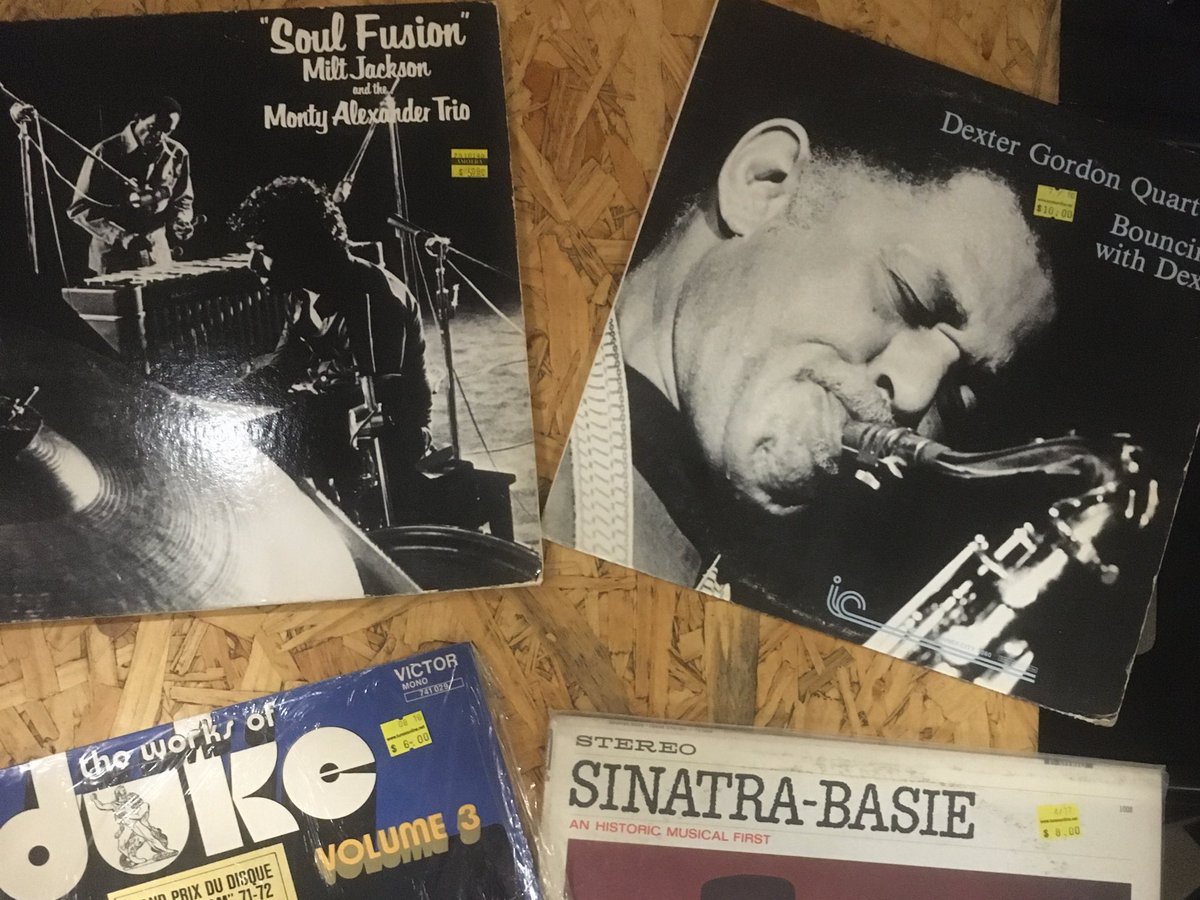 Moodcafebar's tweet photo. La Voz, Bags, y un jamaiquino, Dex, El Duque y el Conde toda esa gentuza ameniza las noches deos martes. https://t.co/XDYIfsFgHg
