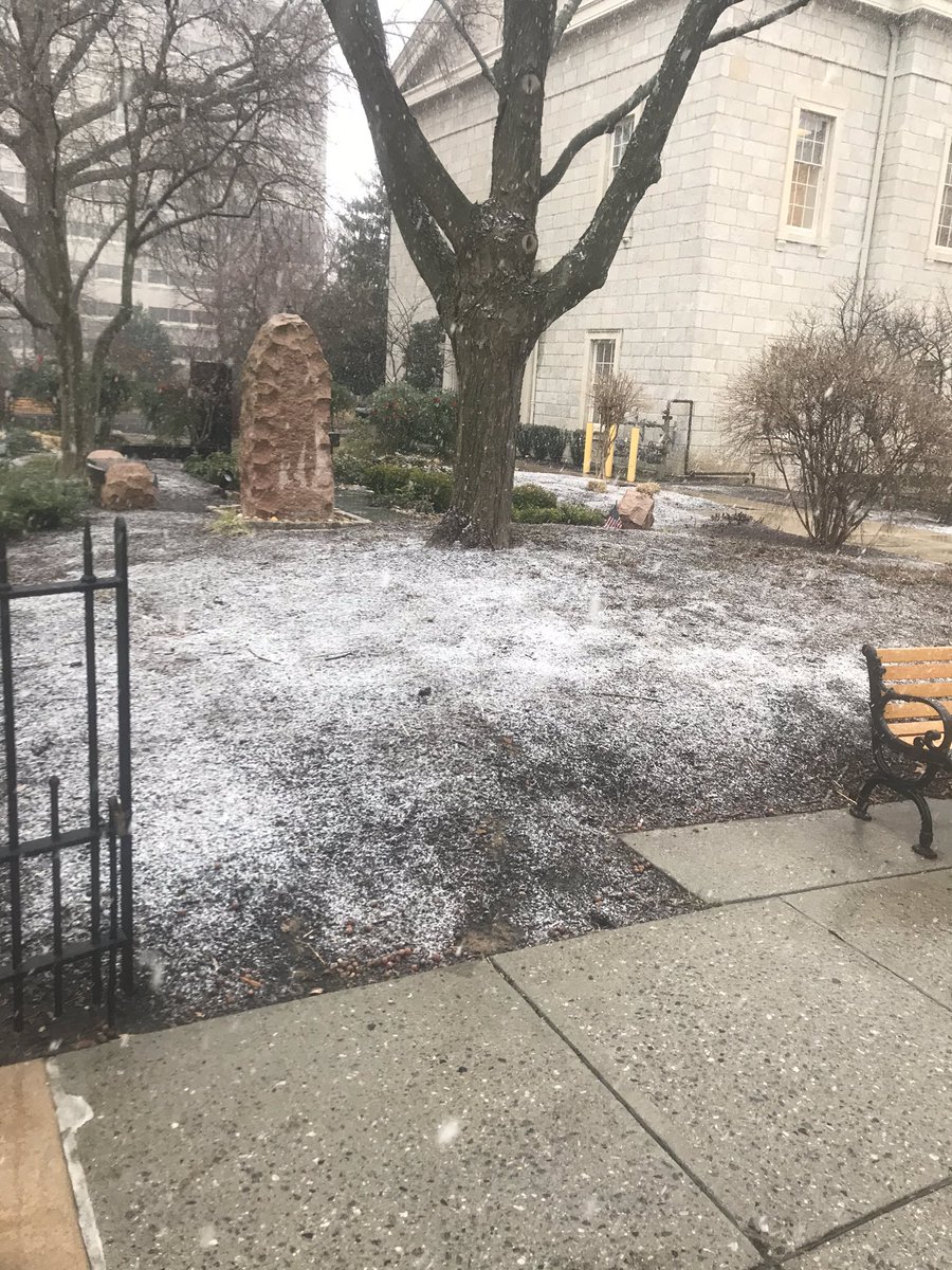 WilNobles's tweet photo. Send real snow gear plz #snowmore? https://t.co/jcG2RCRBHt