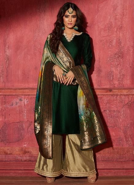 LASHKARAA's tweet photo. Stepping into the new year in gorgeous green and gold. Featuring an embellished v-neckline and wide leg pants, the Dark Green Velvet Palazzo Suit with Brocade Dupatta is a stunner from head to toe. ✨Shop now: https://t.co/pC4K3GMtwm https://t.co/17PMjX4KdO