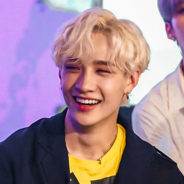 ♡ day 7 of 365 ♡ “And that's why I smileIt's been a whileSince every day and everything has felt this rightAnd now you turn it all aroundAnd suddenly you're all I needThe reason why I smile”The most precious smile in the world. You make me smile.—  @Stray_Kids  #방찬