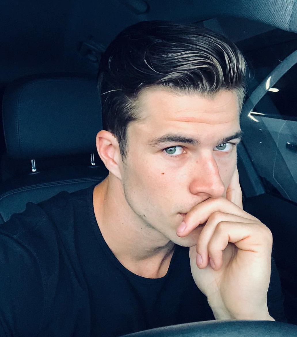 _UpInTheSky_'s tweet photo. When @D0MINIKALIUKIN says shes going into the store for "just a few things" https://t.co/WXrkZTZlTb