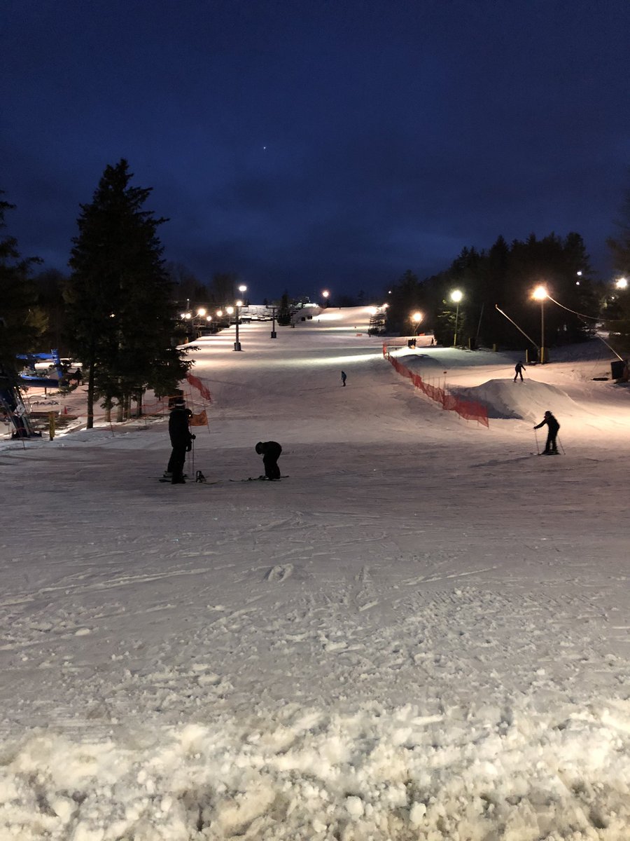 decleirmyself's tweet photo. Had a blast embracing winter with @jennafree16 at our first ski lesson of the year! Already excited about next week. #embracewinter2020 https://t.co/BxKyJtFfEF