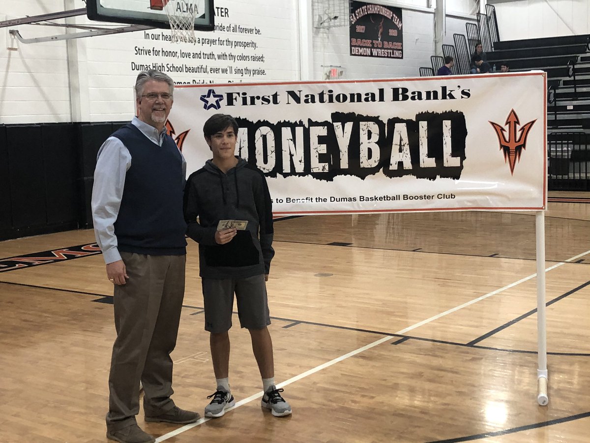 dumashstx's tweet image. 8th Grade student winner of $500! Free throw, three pointer, half court in 60 seconds! #demonbasketball