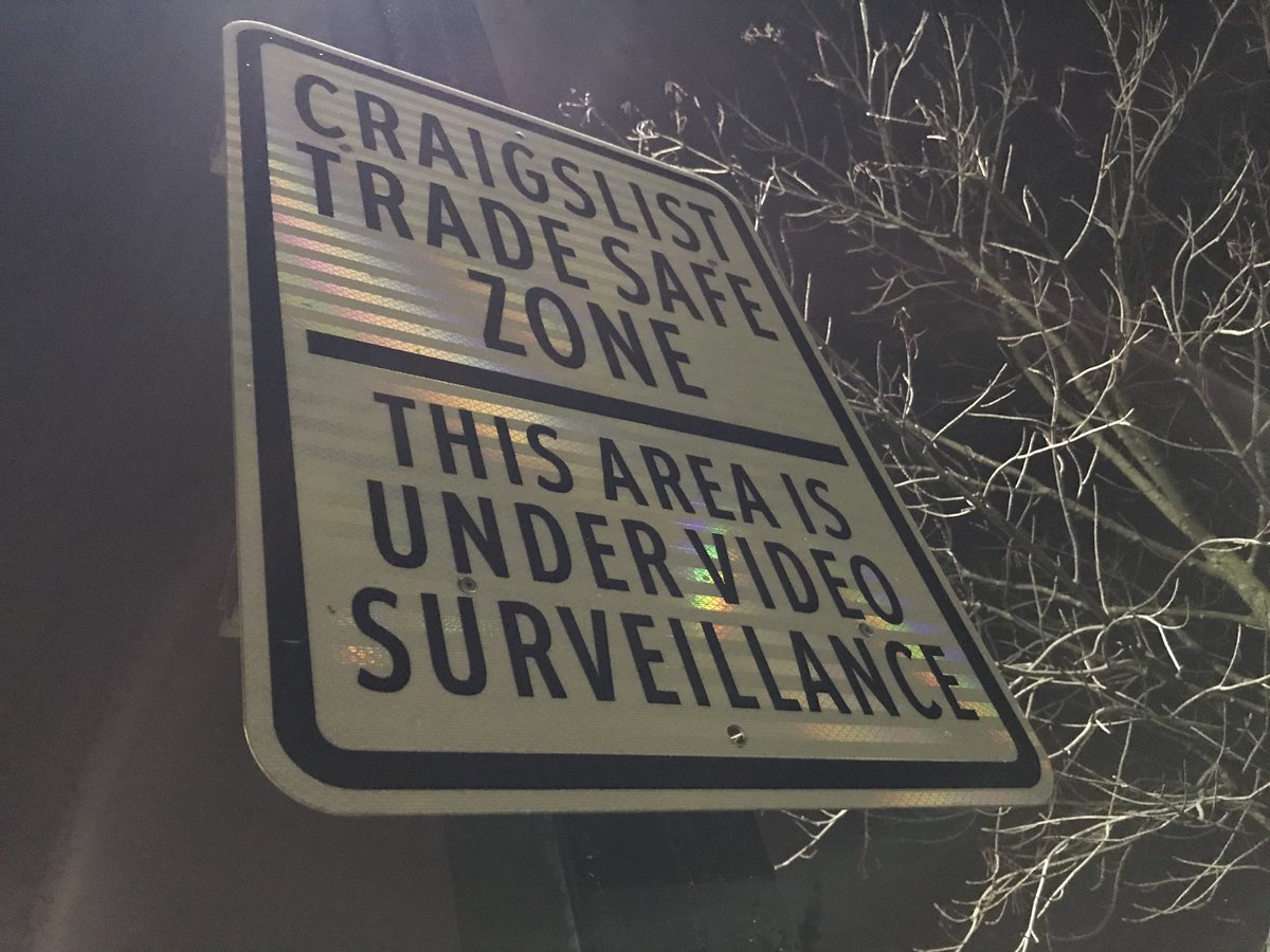 Victims unknowingly bring #Yeezys and #NikeAirJordans directly to the bad guys. Where police say this deal should’ve gone down ⁦<a href="/FOX2News/">FOX 2 Detroit</a>⁩ at ten.