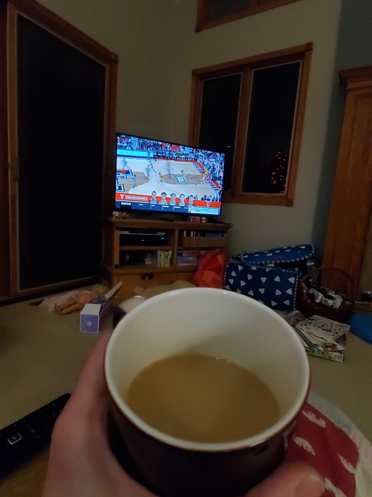 llockefield's tweet image. It&apos;s 8 pm. Just me, a full cup of coffee, and some high quality @TexasTechMBB 🏀 #TuesdayNightGameNight #4:1 #InMyPjs