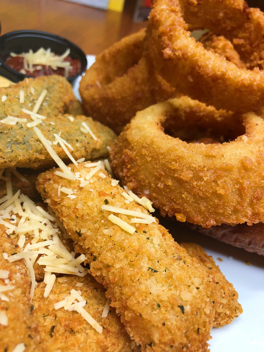 QSLEdison's tweet photo. Up close &amp; personal with our 4-Wheeler appetizer 😍 #appetizer #cravingsatisfied #quakersteakandlubenj #cravings #onionrings https://t.co/HBmUd75jNN