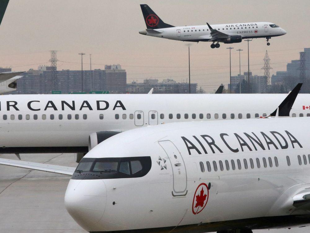 mtlgazette's tweet photo. After two fatal crashes and many delays, Boeing recommends 737 MAX simulator training for pilots https://t.co/zChJmOFunN https://t.co/kquTAsJwfp