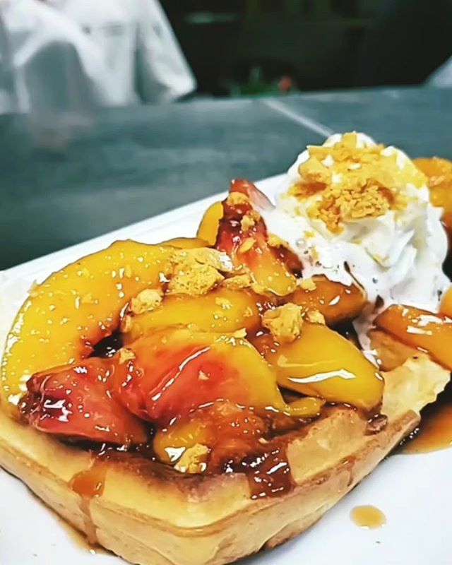 Peaches n' Cream Waffles for brunch, anyone? 🍑
We brunch every weekend and holiday from 10am-2pm! .
.
.
.
.
#edmonton #edmontonliving #edmontoneats #edmontonfood #edmontonlife #yeg #yegger #yeglocal #yegfood #yegeats #edmontonbrunch #yegbrunch ift.tt/2s5nCeP