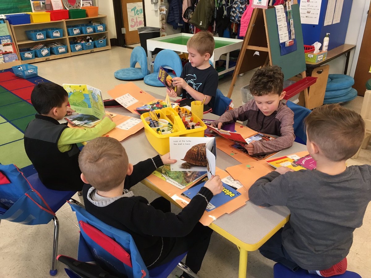liz_stack24's tweet photo. Super Readers! @HathawaySchool https://t.co/DhwGncZZkk