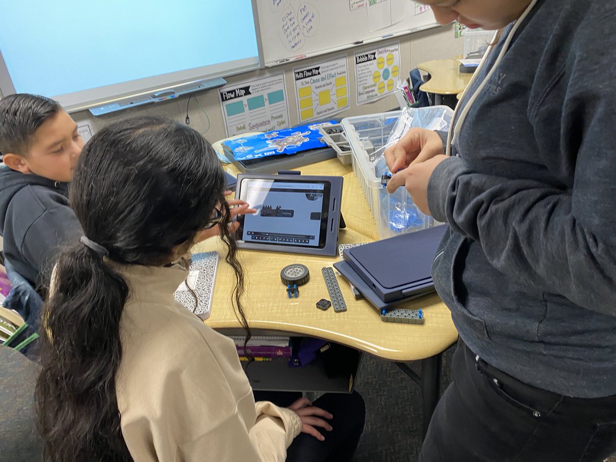 GarzaLions_BCSD's tweet photo. Almost missed recess☺️ PLTW is #1 in this classroom🦁😁#teamBCSD #RamonGarza  #Engineers https://t.co/yqJYAfRIrS