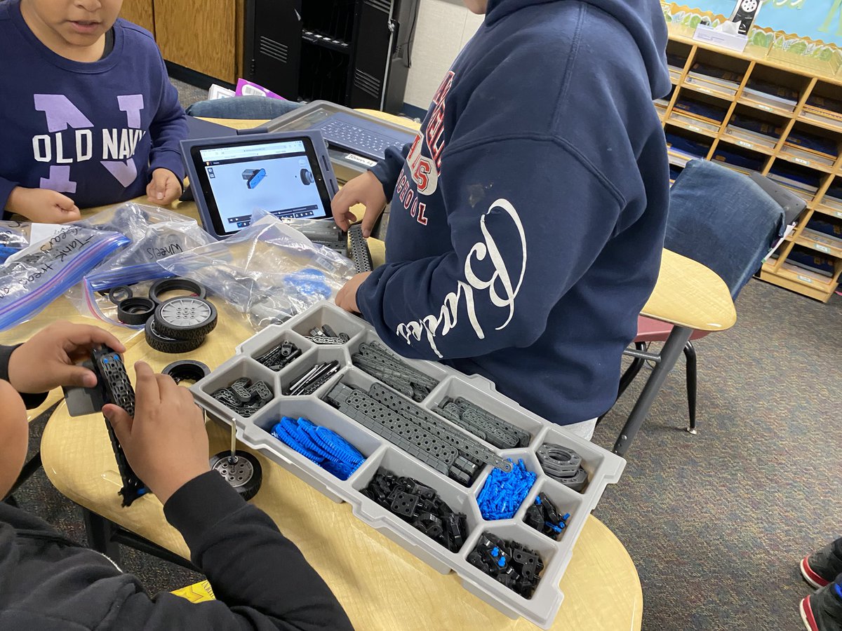 GarzaLions_BCSD's tweet photo. Almost missed recess☺️ PLTW is #1 in this classroom🦁😁#teamBCSD #RamonGarza  #Engineers https://t.co/yqJYAfRIrS