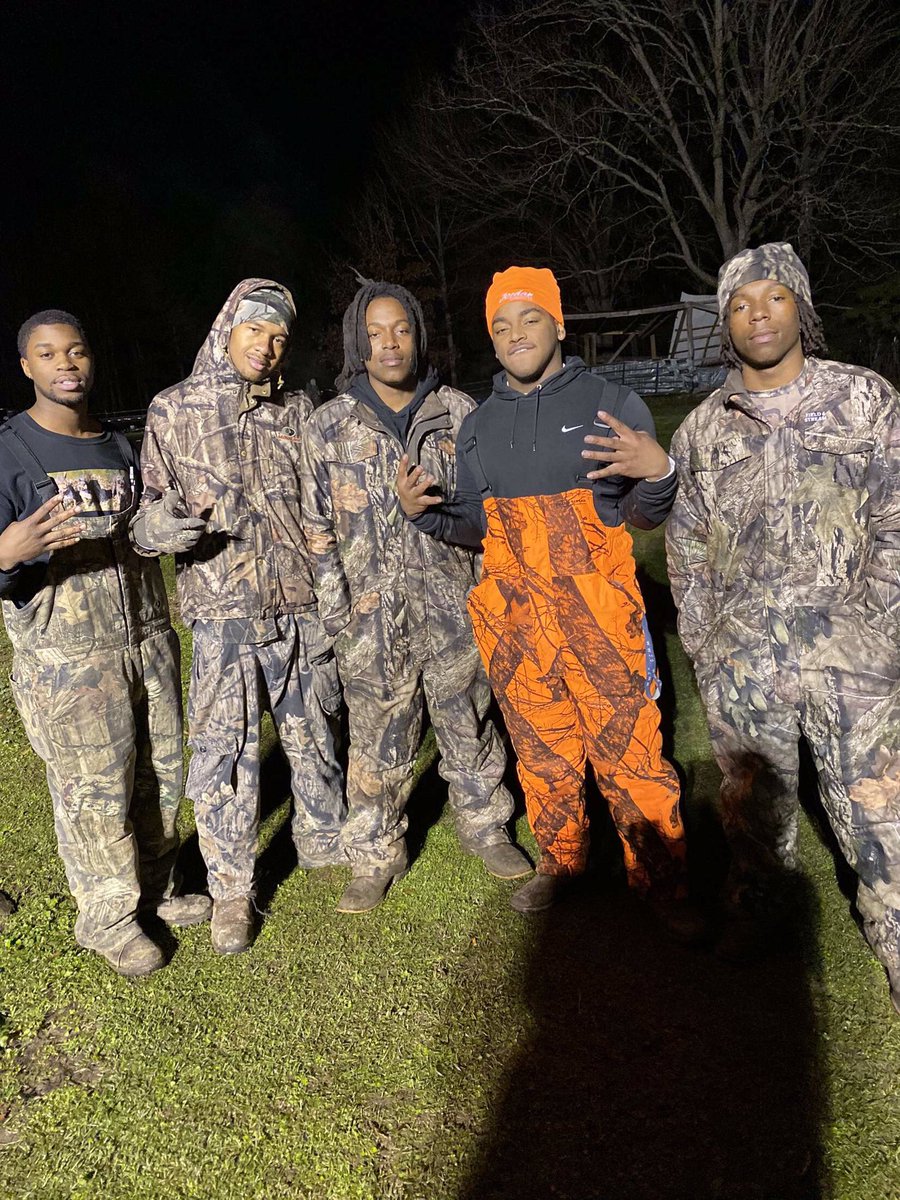 TwoFeetTay's tweet photo. Camo Suits and Boots 🥾 #FieldTown https://t.co/LMuP0t2b33