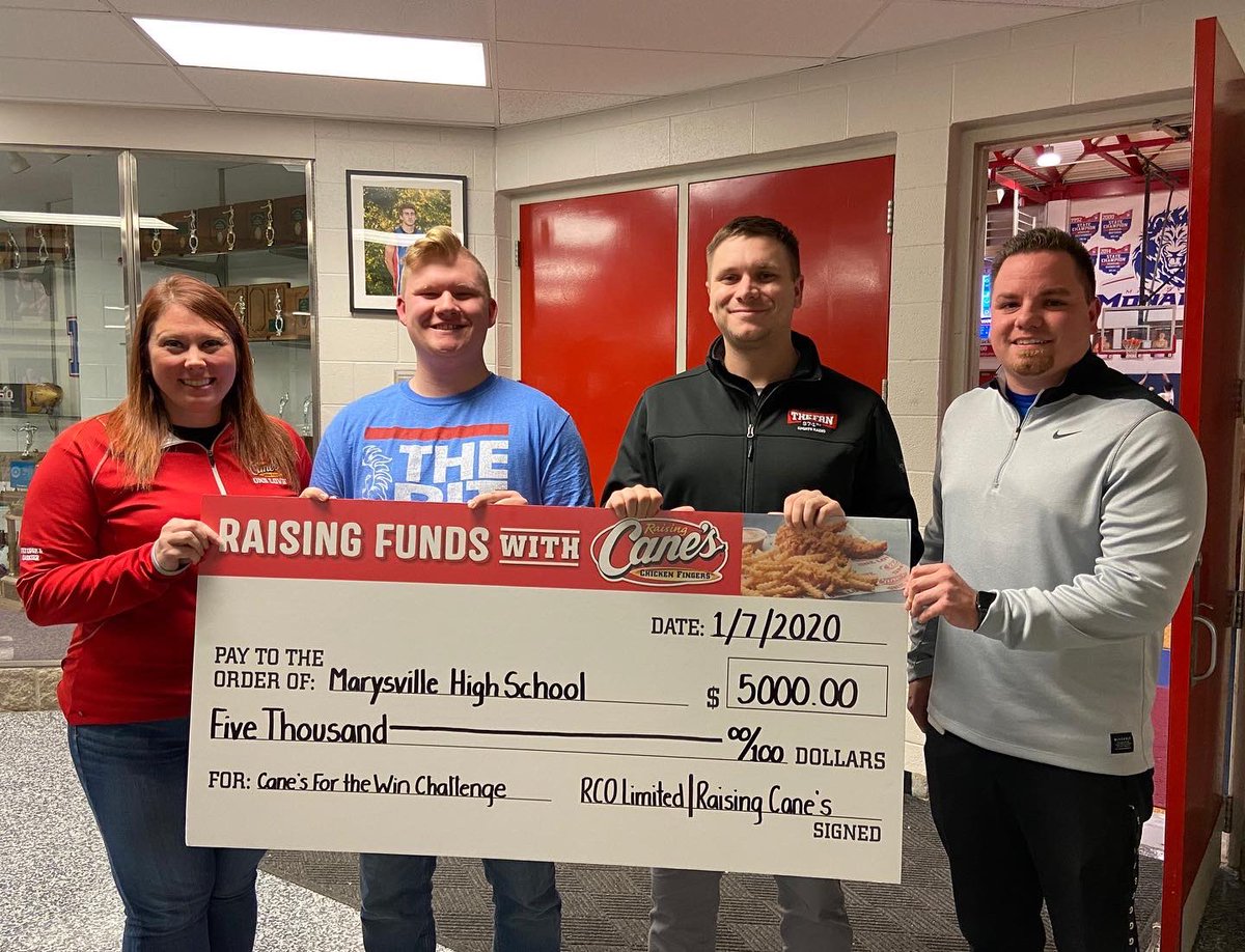 MHSMonarchsAD's tweet photo. Winner! Winner! Chicken Dinner!  🍗💰

@PitMonarch2019 brought it this fall and earned the right to be called the best student section in Central Ohio!

@971thefan @Raising_Canes @DianeMankins @ThomasRCochran @KenChaffin @Jerry_Snodgrass 

#CanesForTheWin #PTBM #BeTheBenchmark https://t.co/C6FI61P2vl