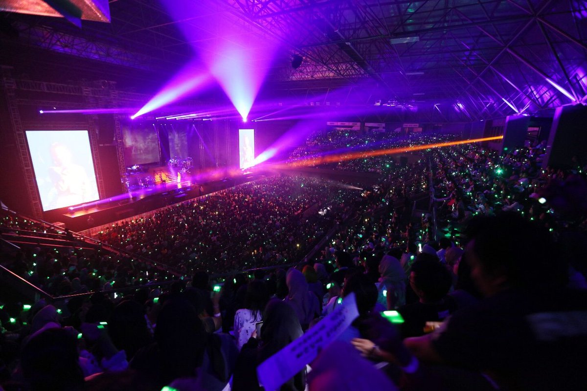 Indonesian Uaenas~ Do you miss her <a href="/_IUofficial/">아이유(IU)</a> already? 

Here are the official photos for 2019 IU Tour Concert <LOVE,POEM> in Jakarta

#IU #IUinJKT #LovePoeminJKT